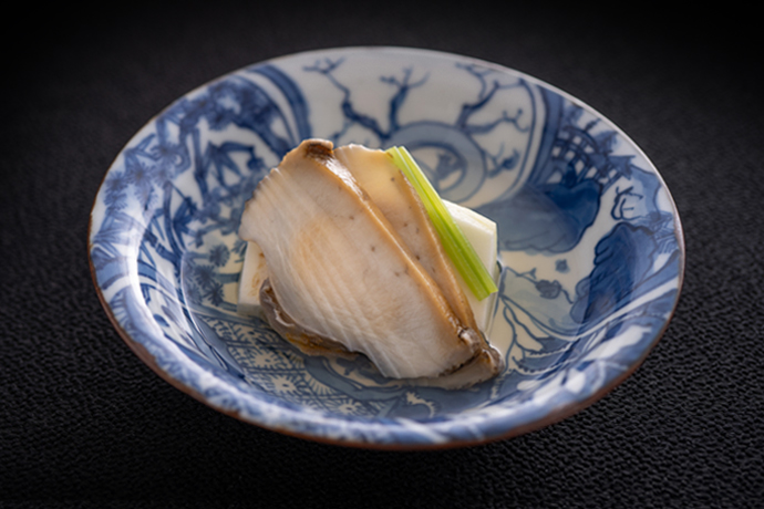 炊合　蒸し鮑と旬菜