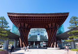 金沢駅「鼓門」